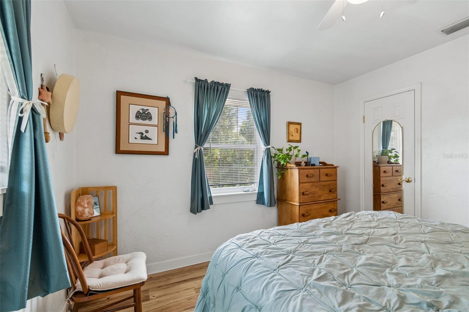 Spacious 2nd bedroom