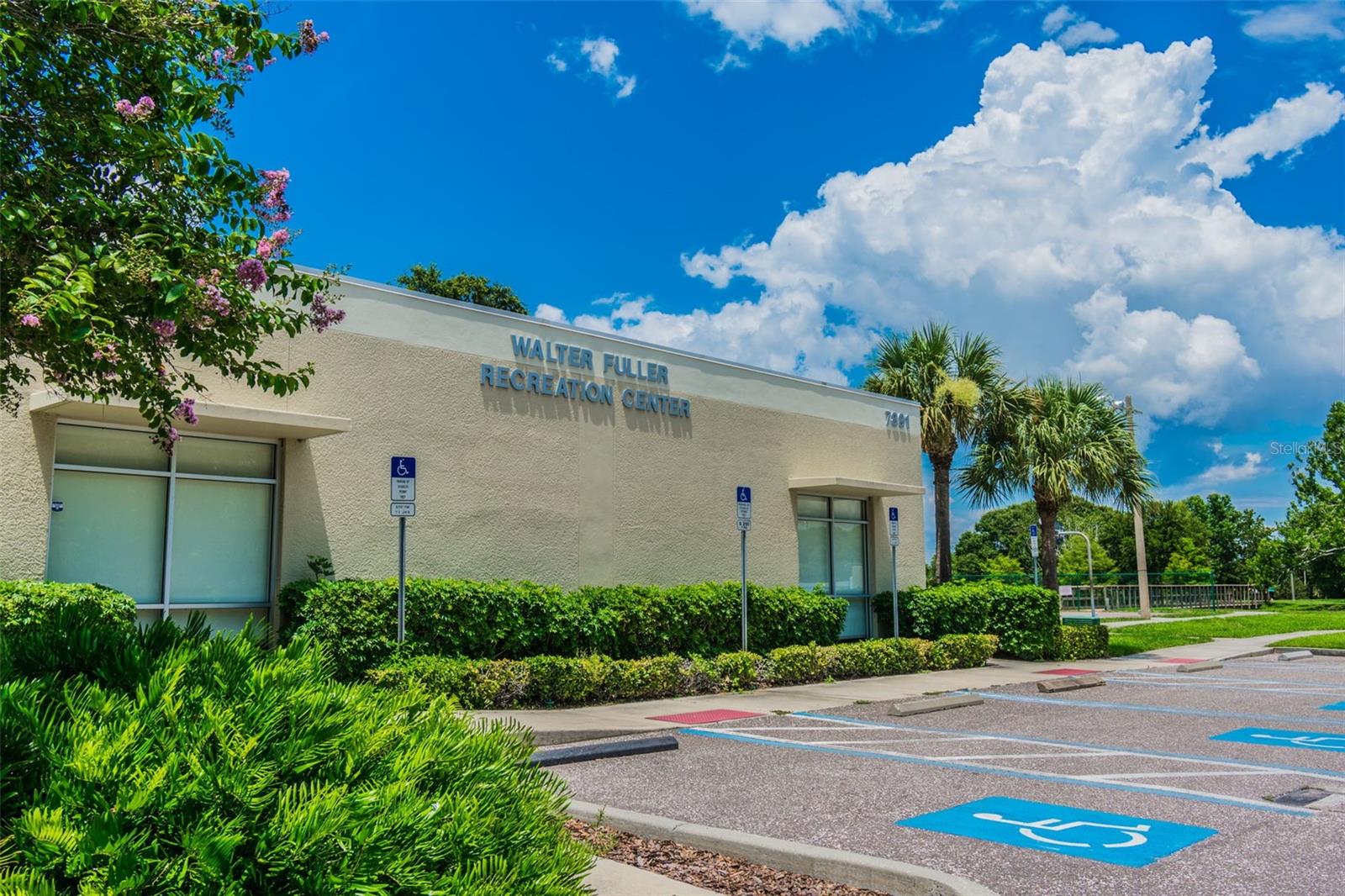 Nearby beaches, parks down the street and short drive to downtown St. Pete.