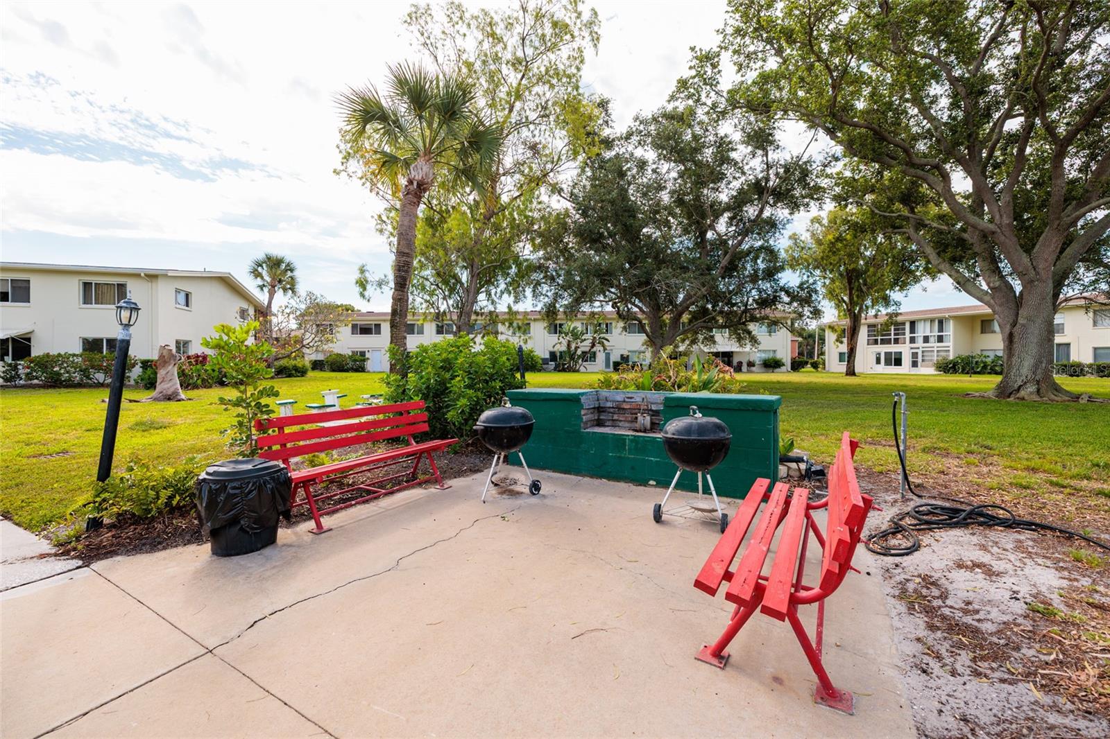 Lake Overlook Condominiums Community Grills