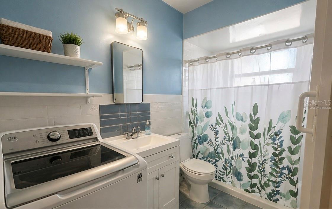 virtually staged (bathroom)