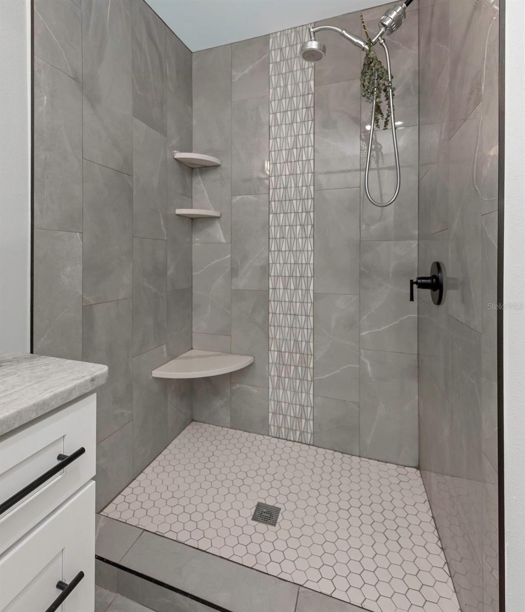 TB8502091