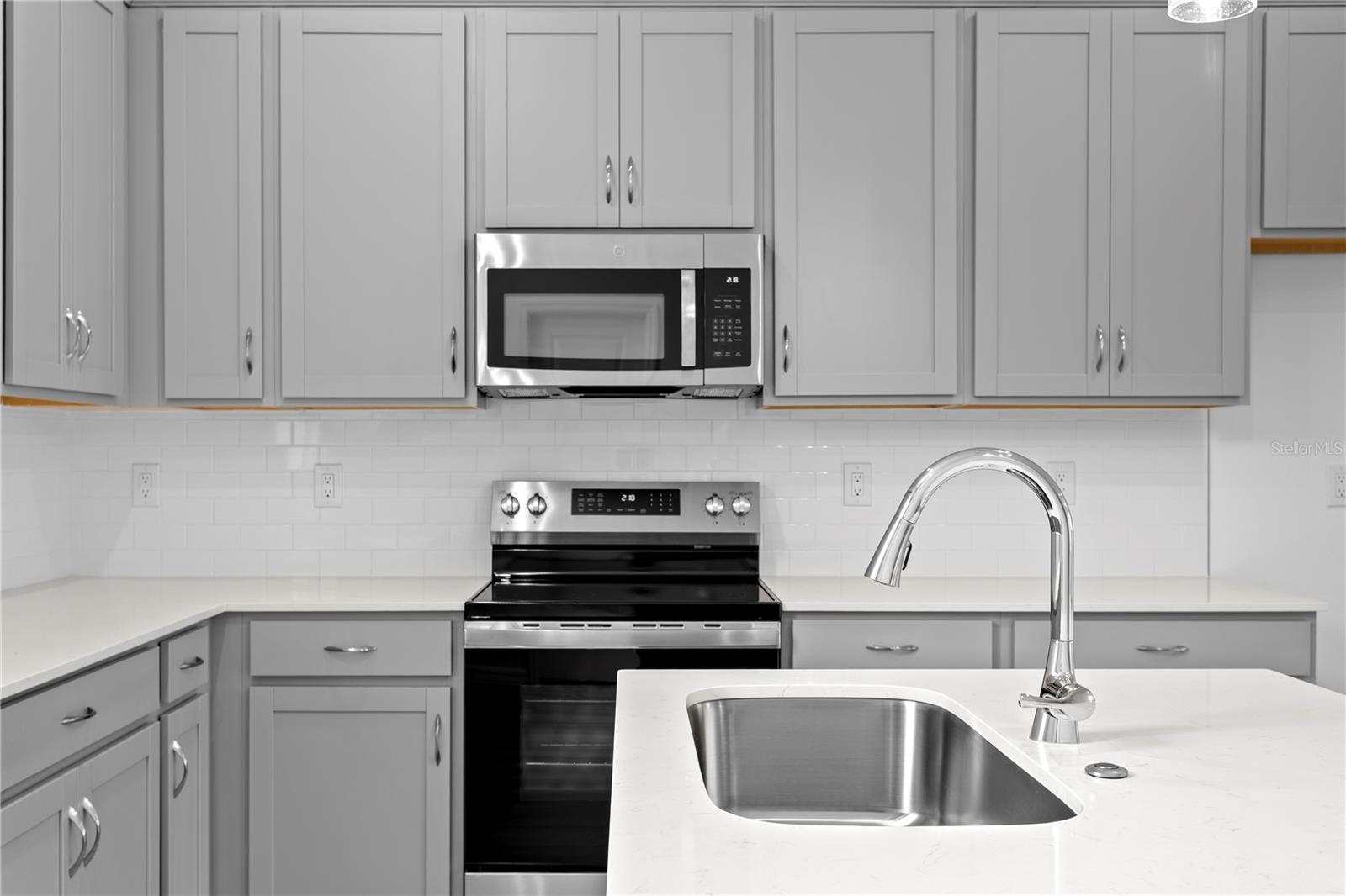 TB8502114