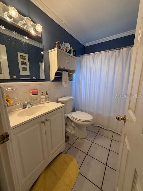 Hallway Bath with Tub