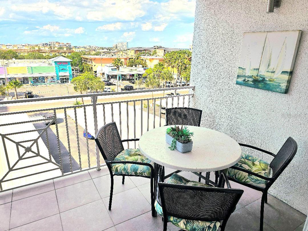 Dining and drinks on the balcony...enjoy!