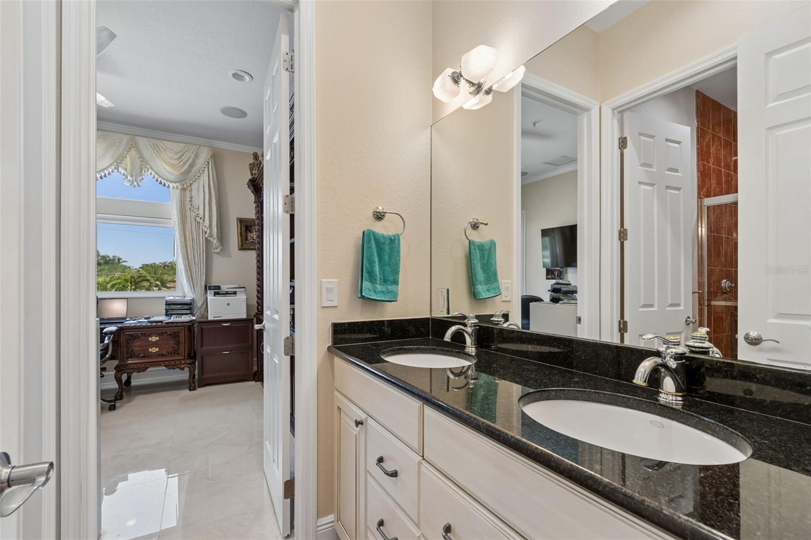 2nd Level Jack N Jill Bathroom