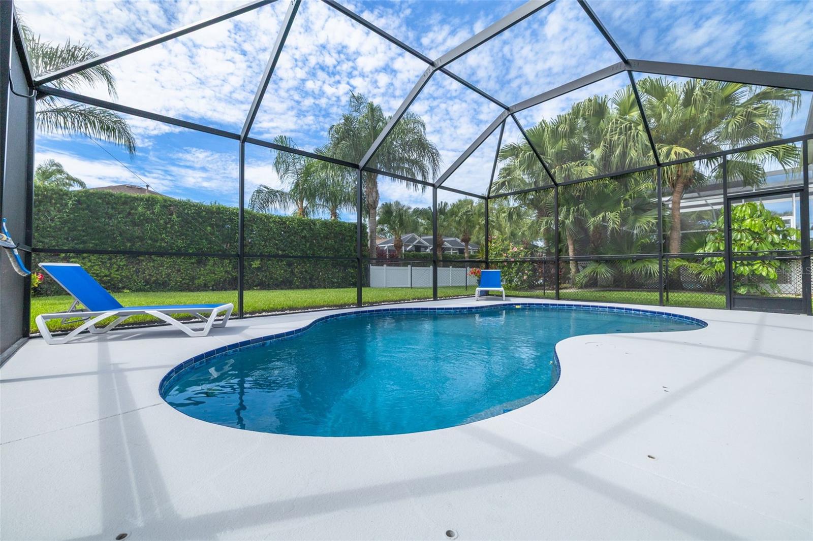 Pool cage just re-screened!