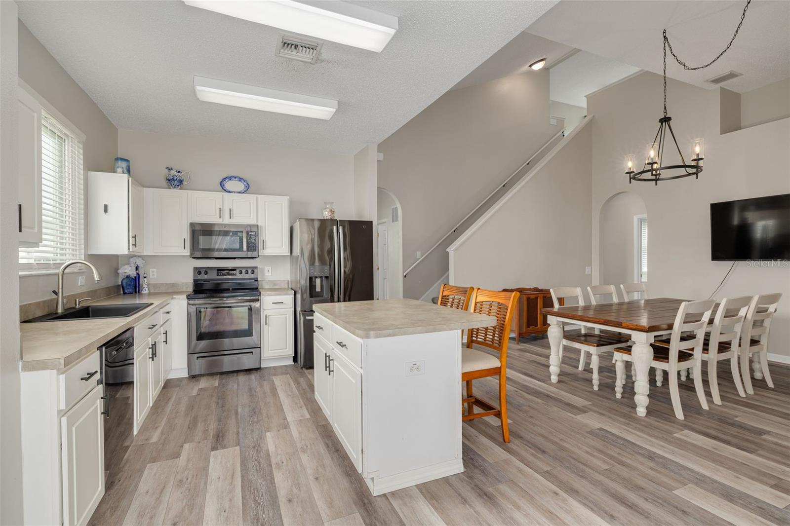 Kitchen/dining room combination for easy entertaining!