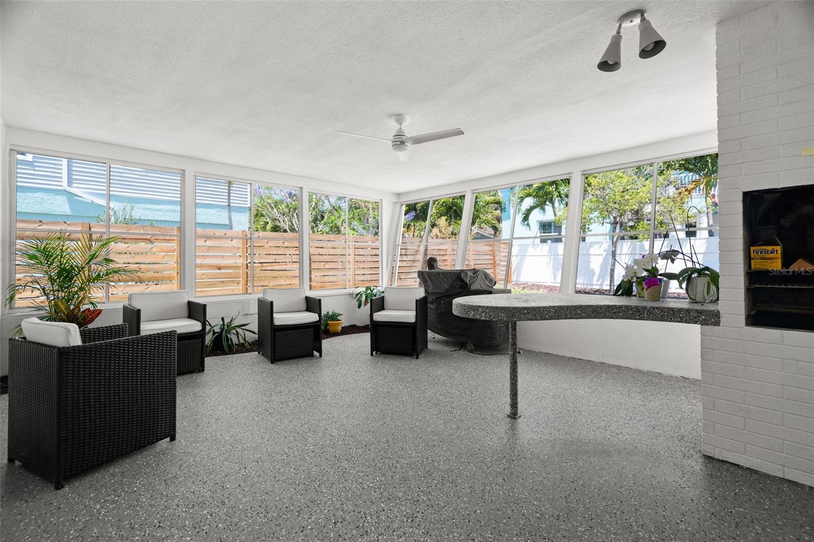 Covered and screen in patio