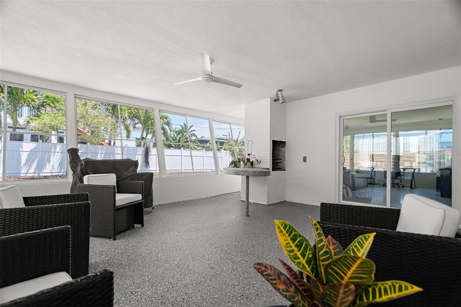 Covered and screen in patio