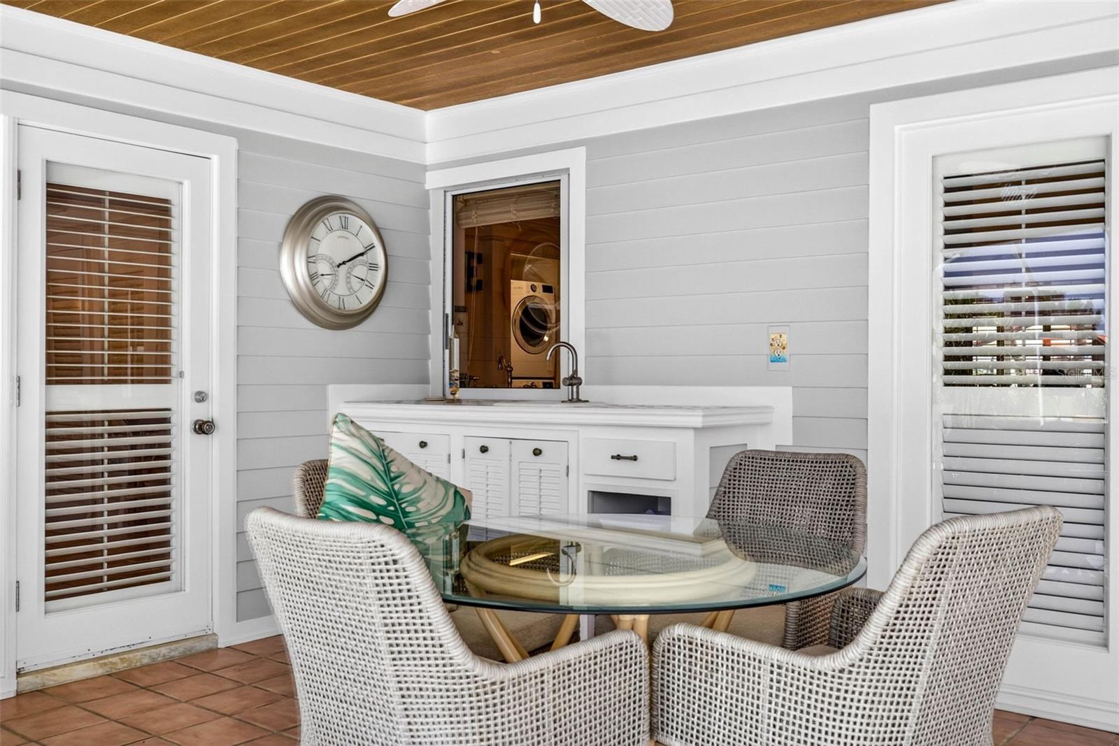 Wet bar w/pass through window