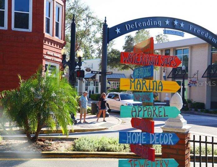 NEARBY DOWNTOWN DUNEDIN