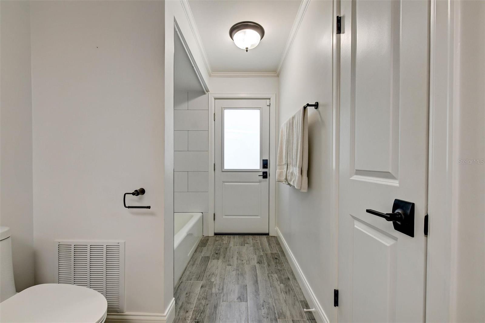 4th bathroom with access to the pool