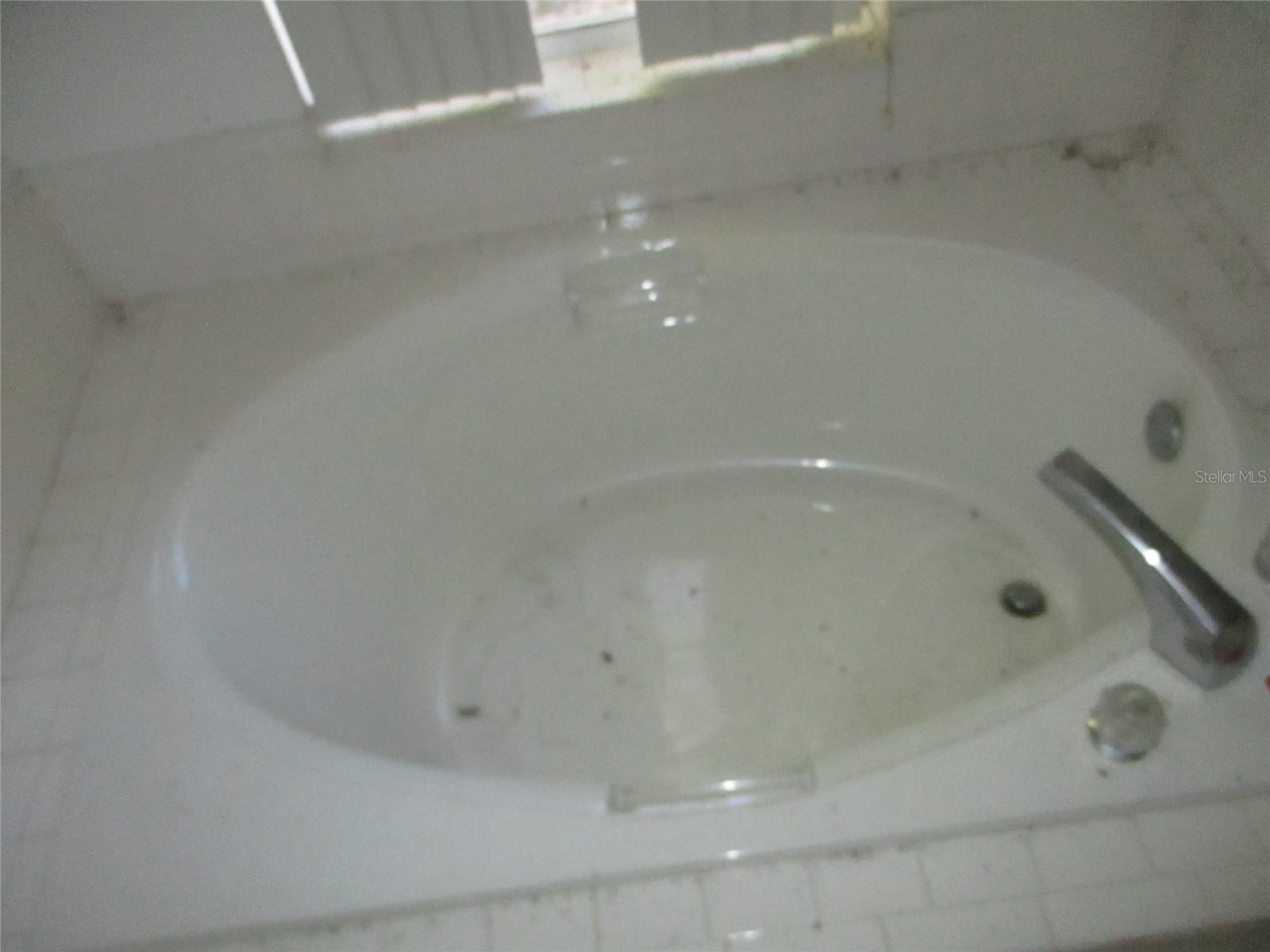 Soaker tub