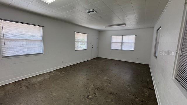 huge bonus room with closet and seperate entrance