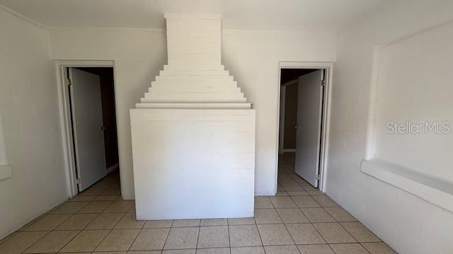 bonus room- office or den