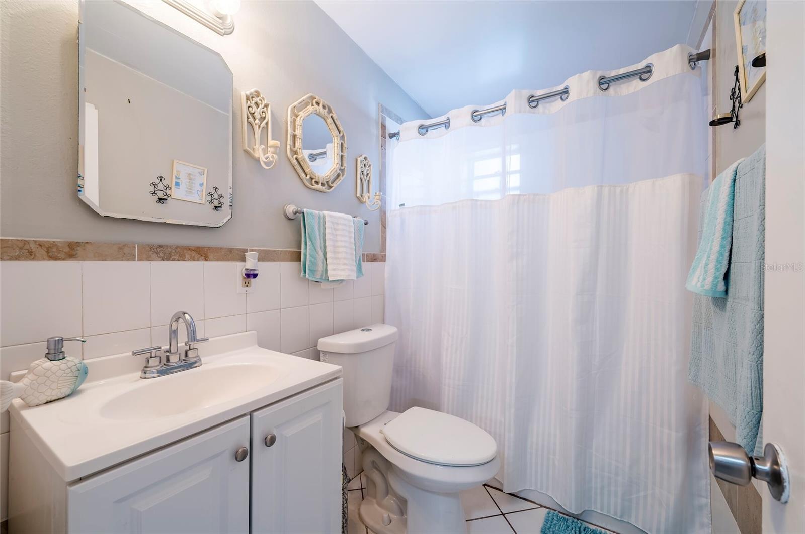 2nd Bathroom