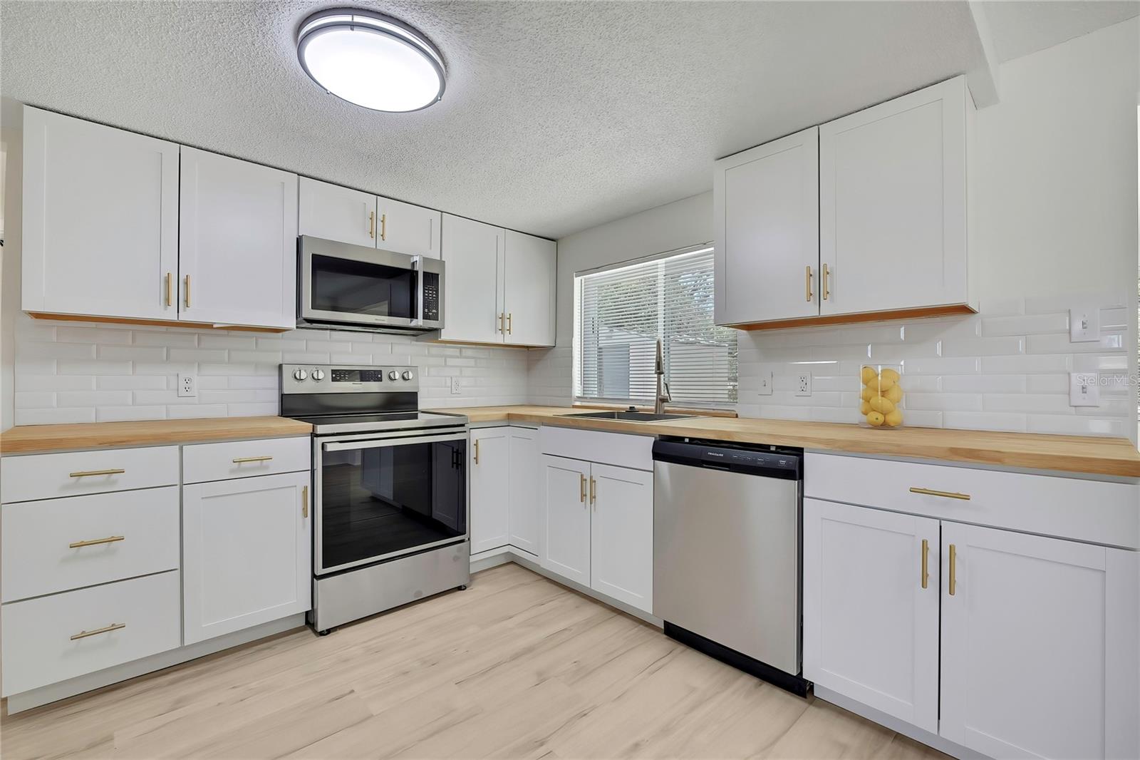 NEW KITCHEN APPLIANCES WTIH A NEW GARBAGE DISPOSAL
