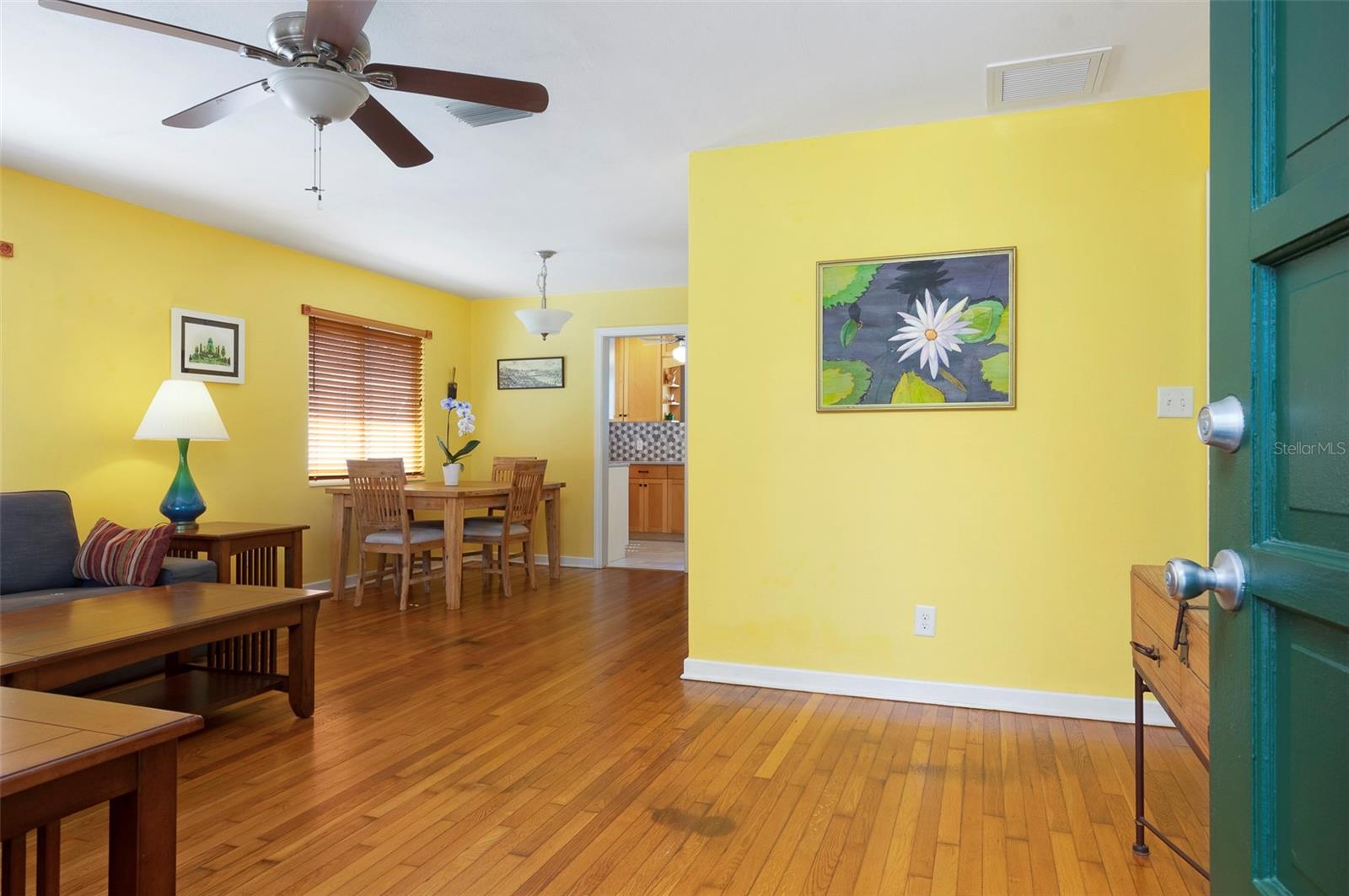 Living and dinning room.