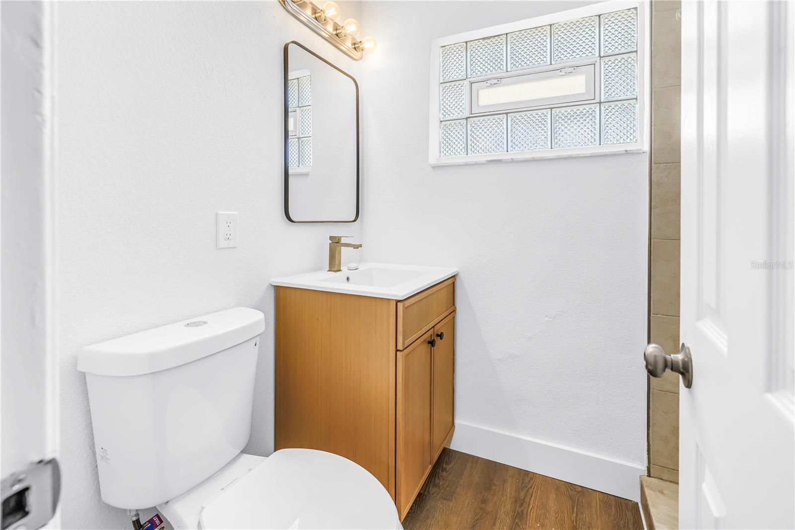 Back 1 bedroom unit.