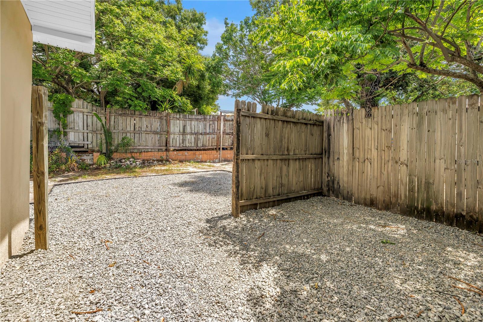 1 bedroom unit patio.