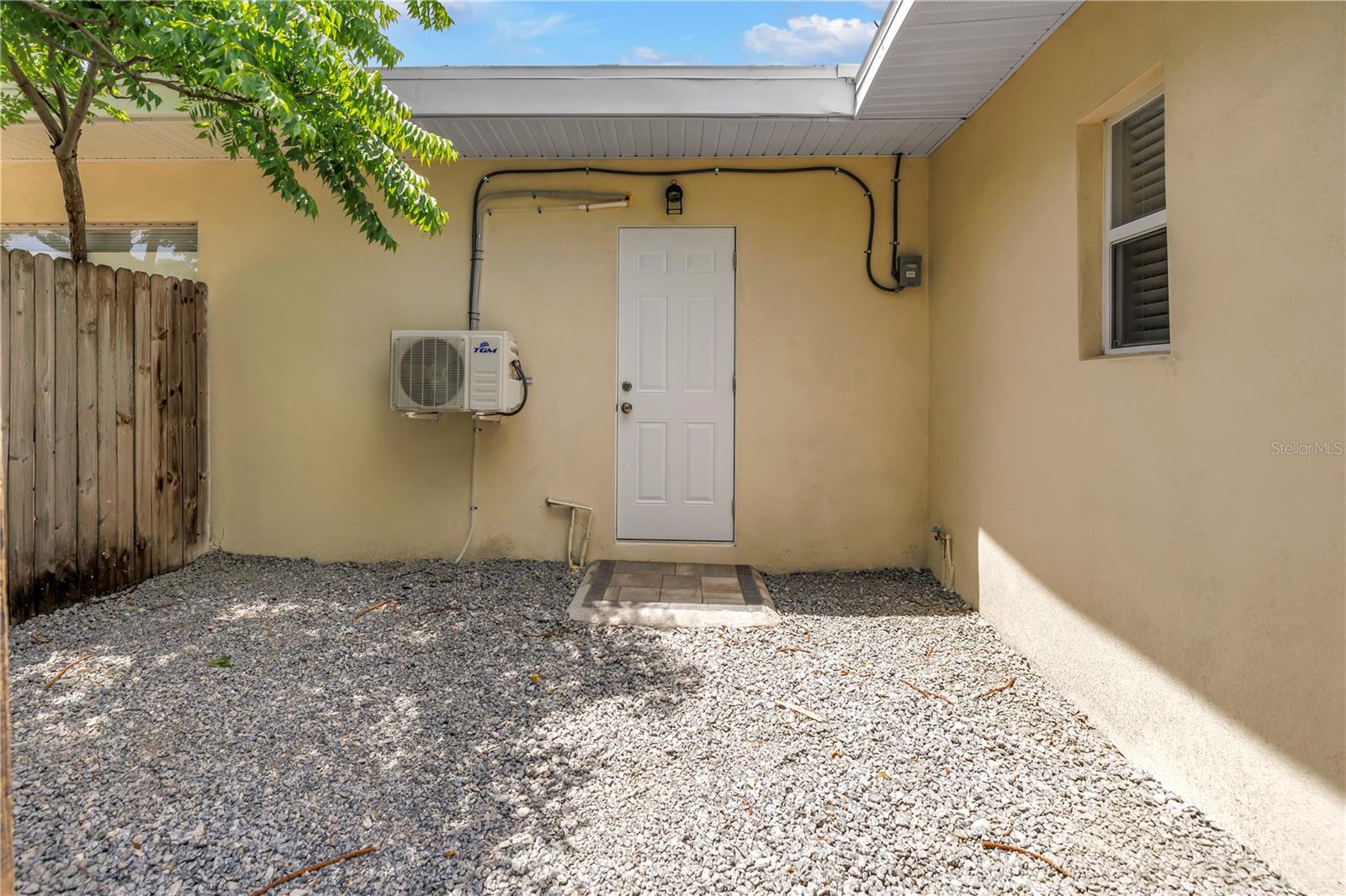 1 bedroom unit back entrance.