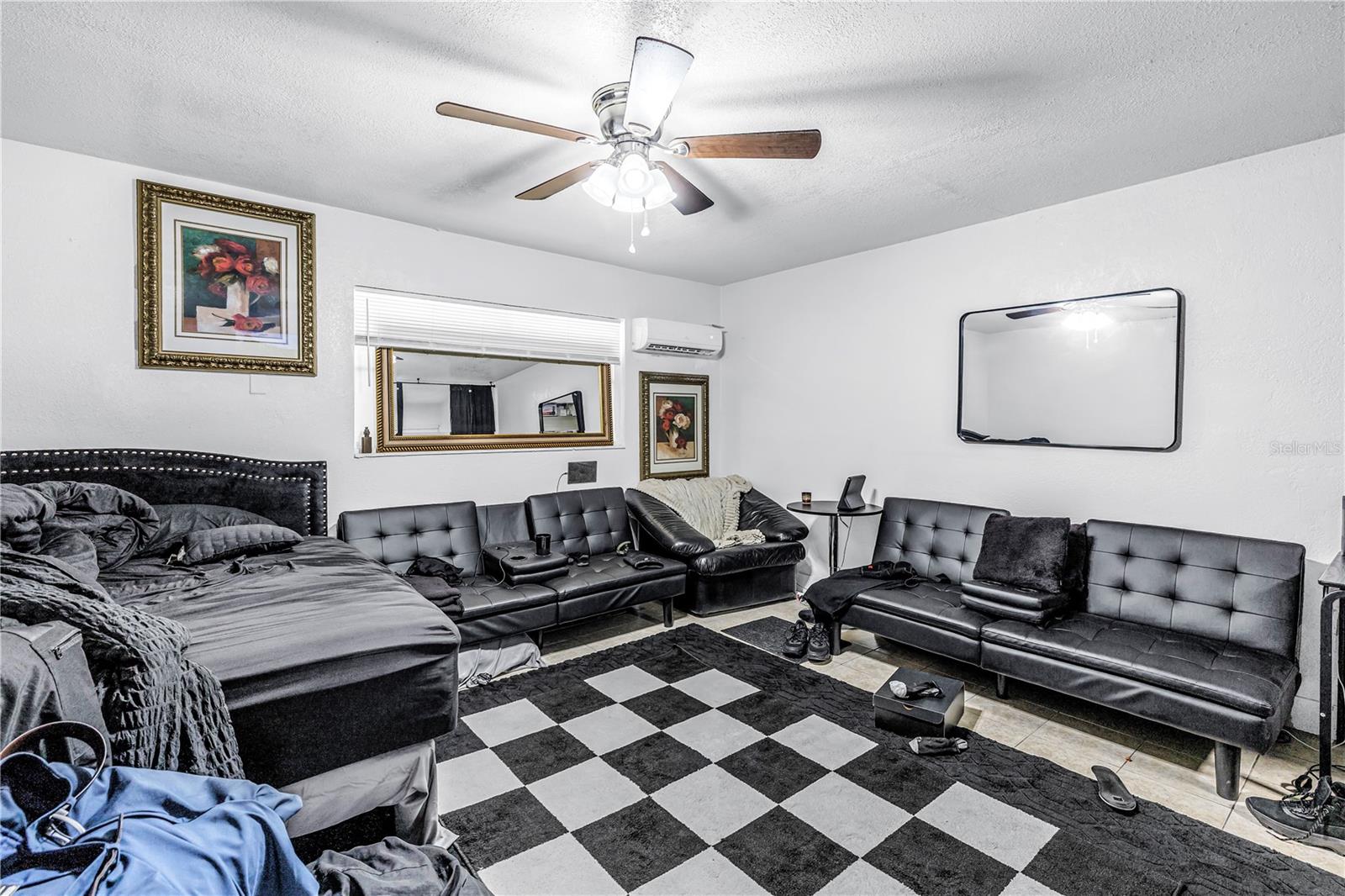 Tenant occupied studio unit.