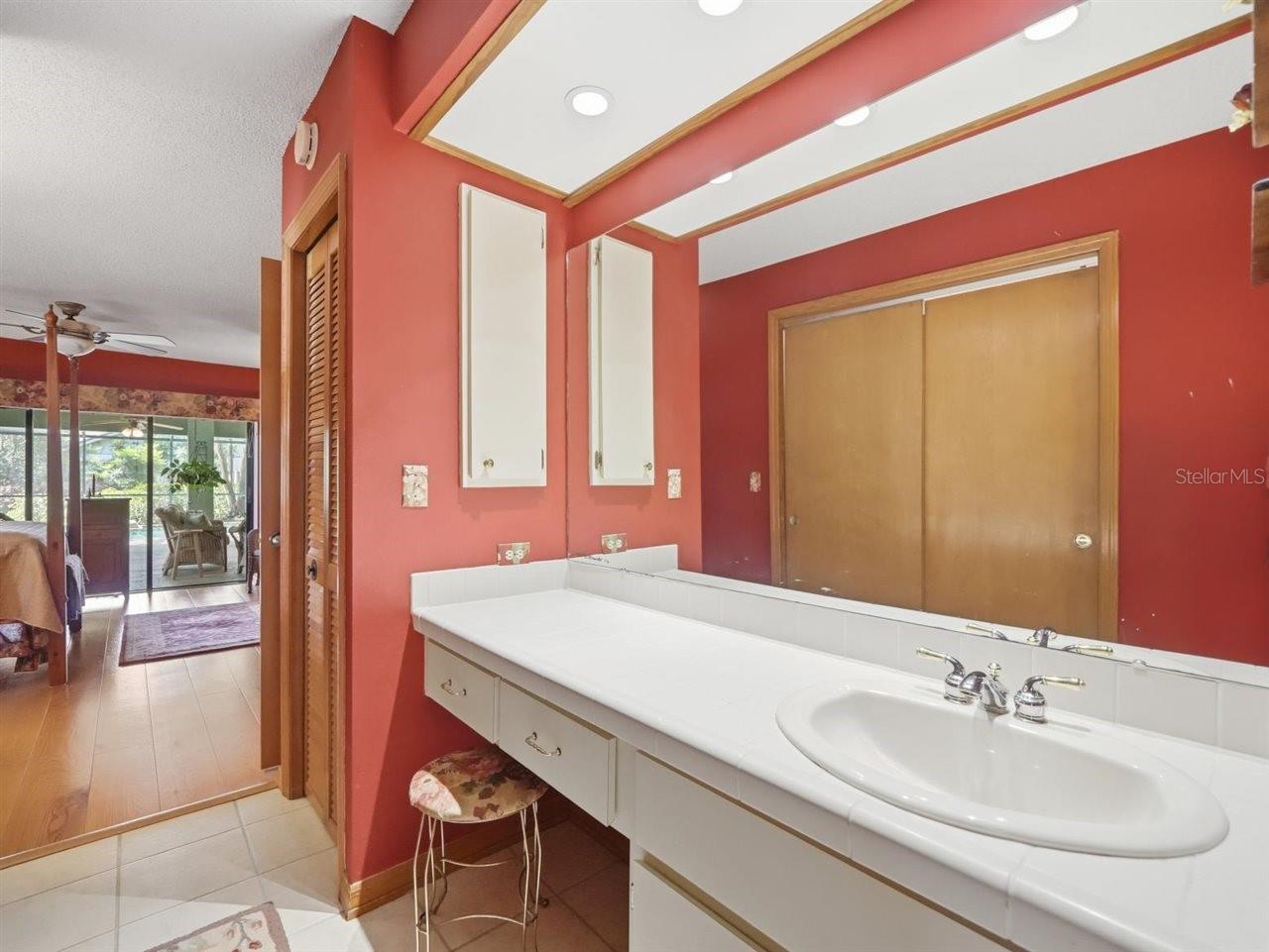 Primary sink/closet 1