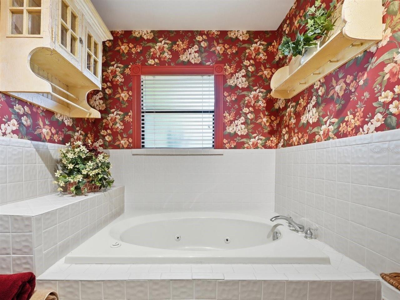 Whirlpool tub