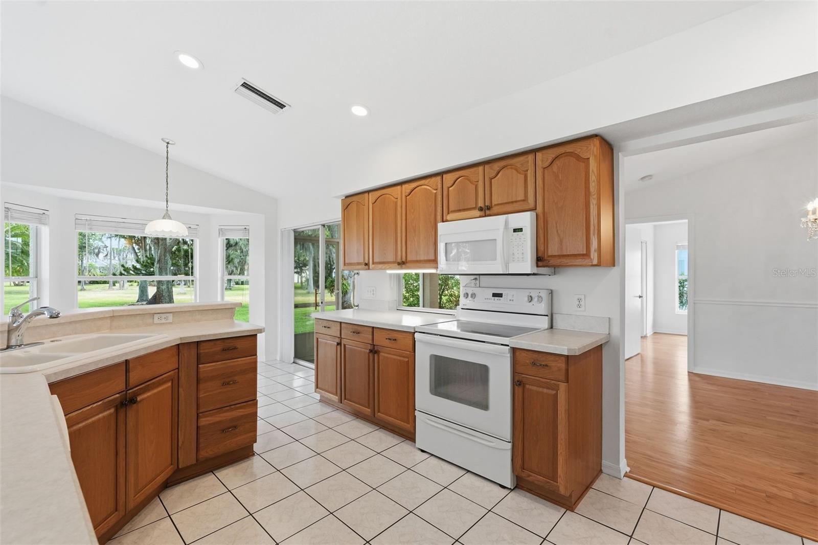 Kitchen with Eat up Island