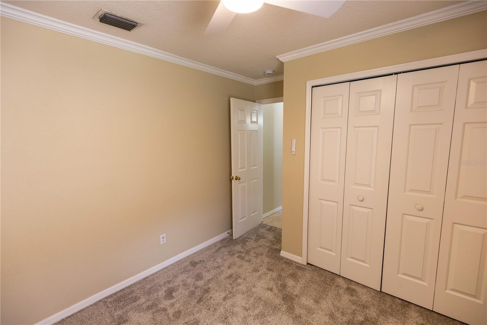 2nd bedroom with fan and light on remote control