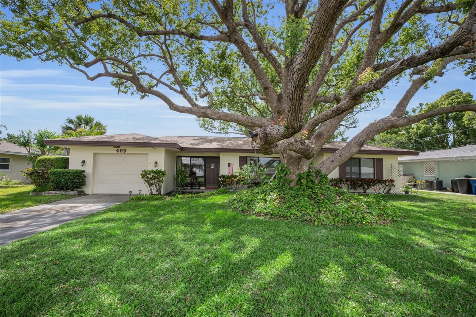 WELCOME TO 409 GRAHAM DRIVE!  YOUR PRIVATE OASIS!