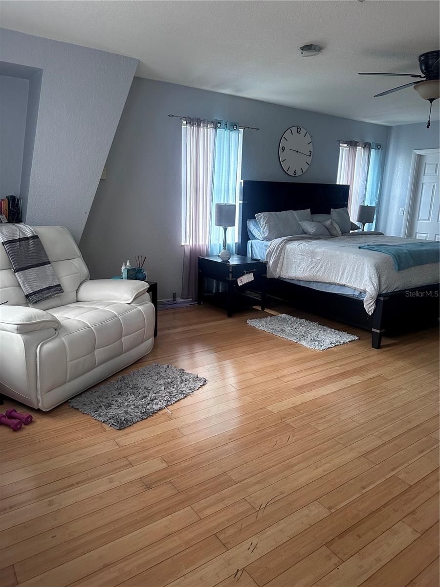 Upstairs en-suite bedroom