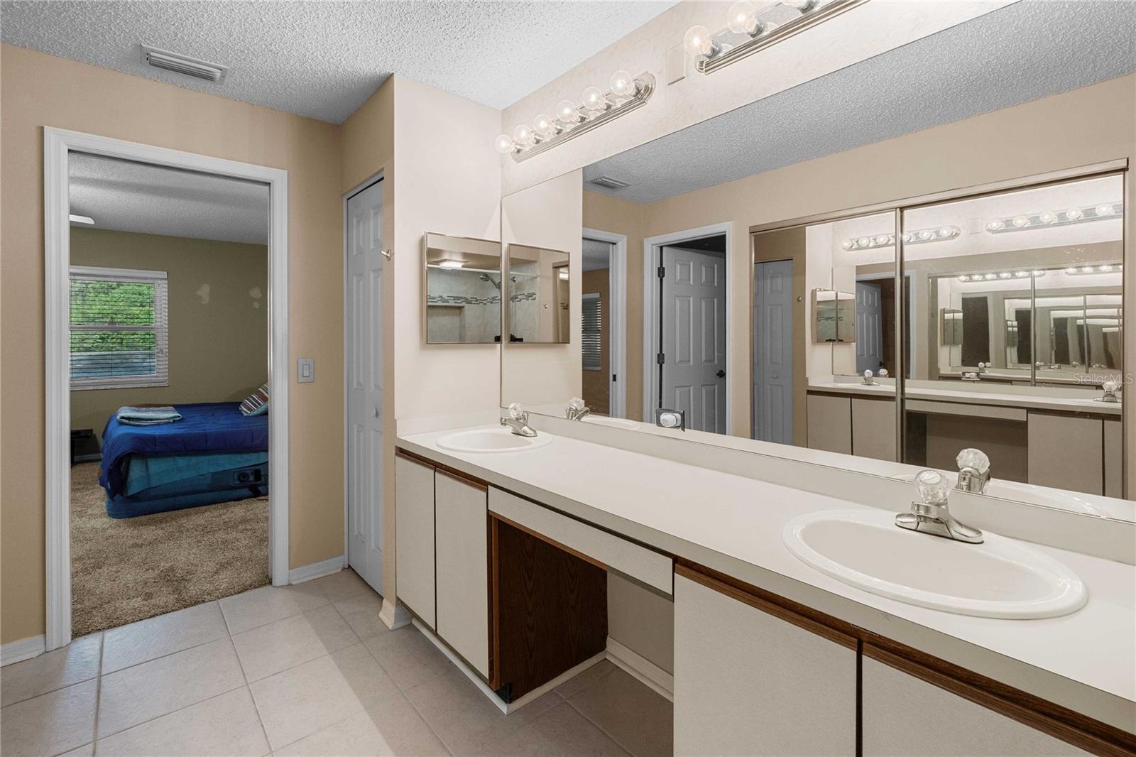 Double vanity in primary bathroom