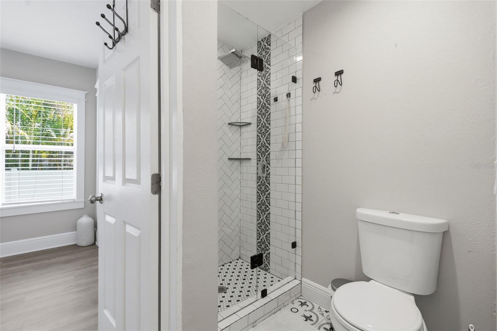 TB8502505