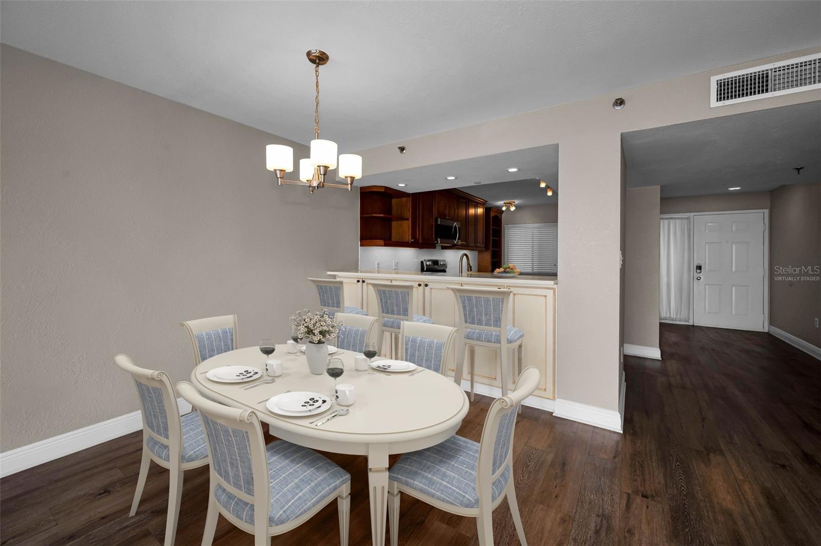 VIRTUALLY STAGED DINING ROOM AREA