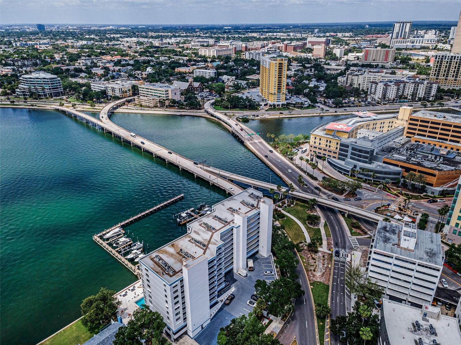 2 Adalia walkable to Tampa General Hospital!