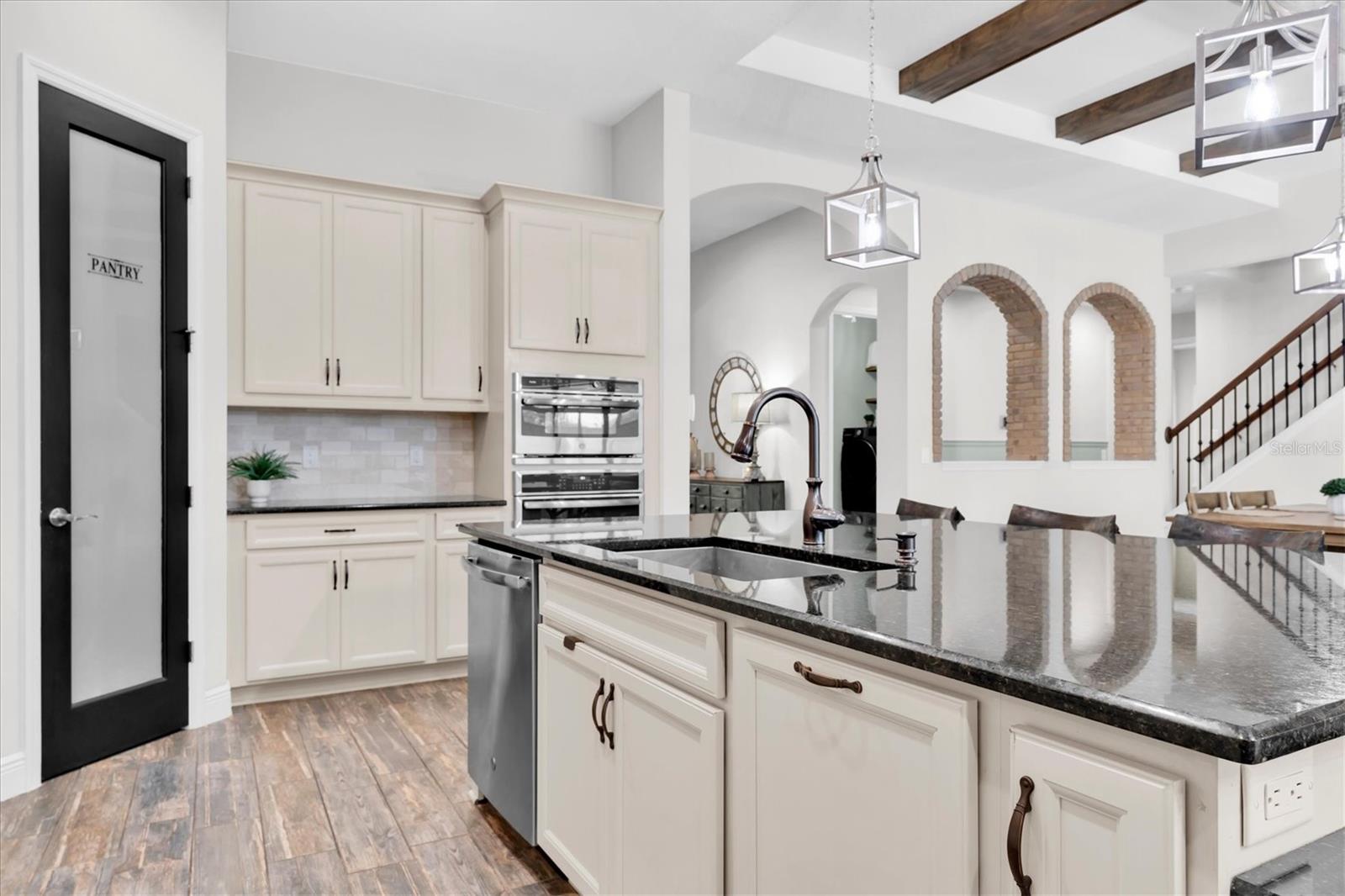 OPEN FLOOR PLAN