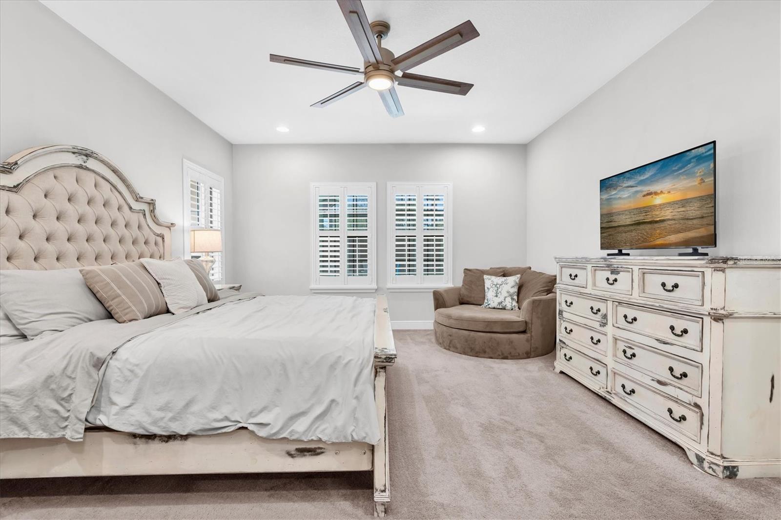 PRIMARY BEDROOM WITH SEATING AREA