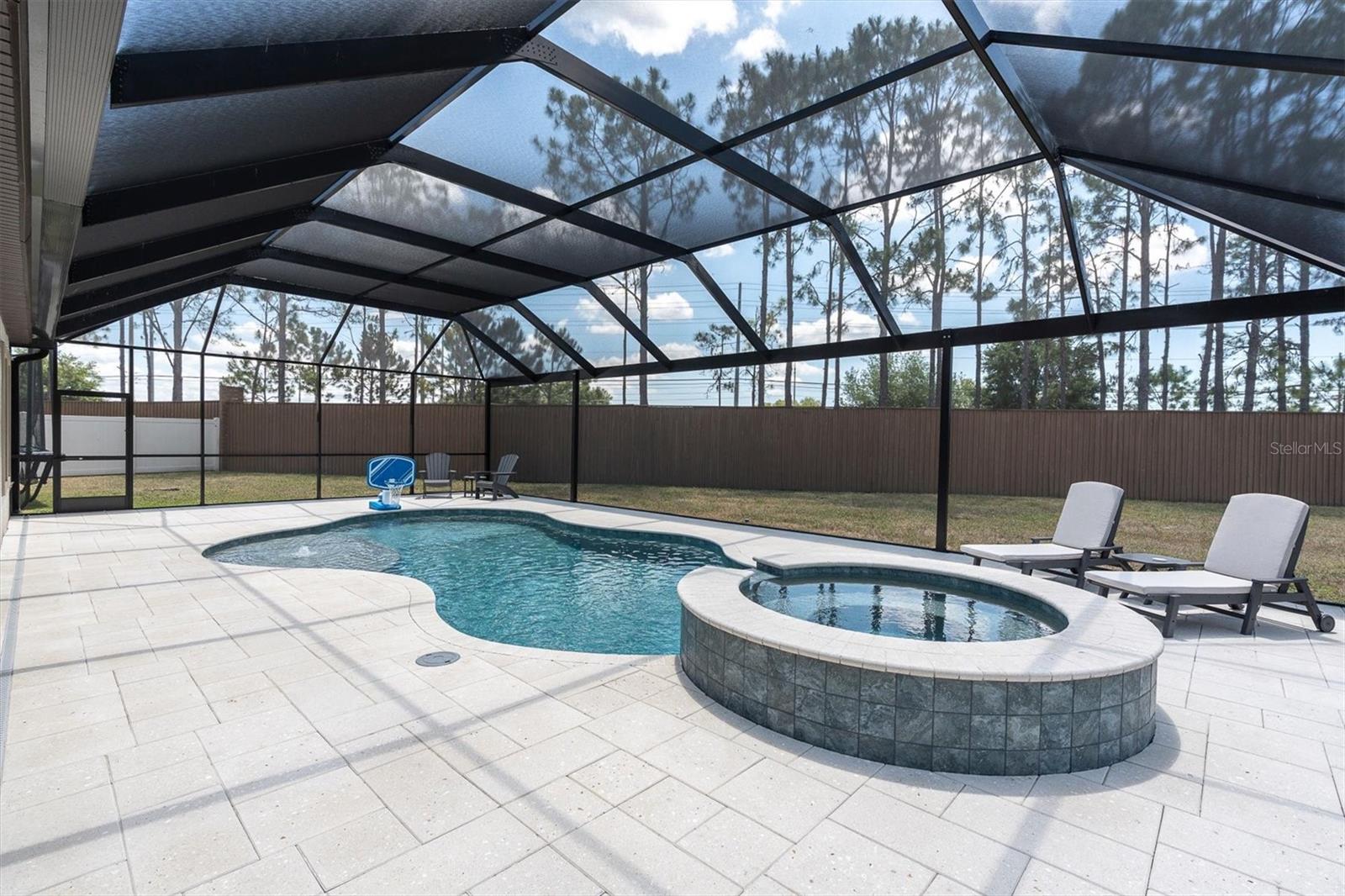 HEATED POOL & SPA