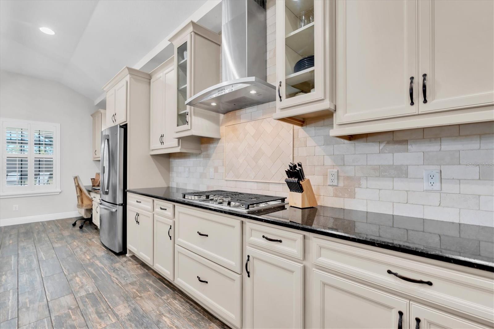 GAS COOKTOP & HOOD