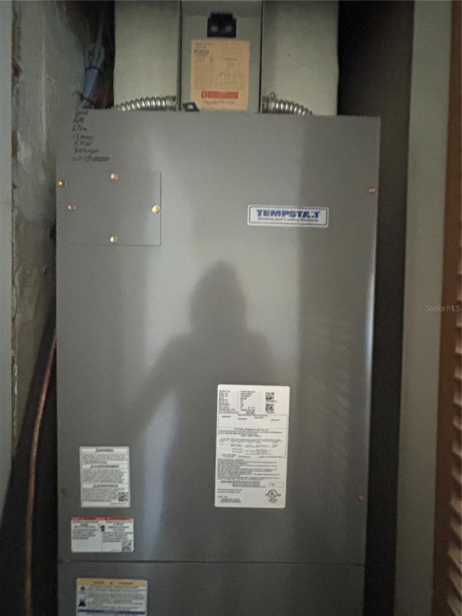 TB8502553