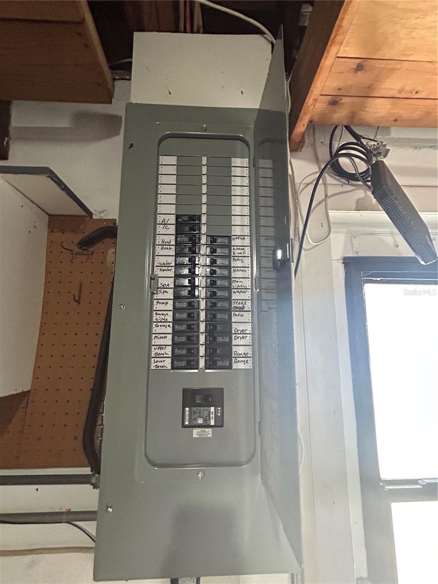 TB8502553
