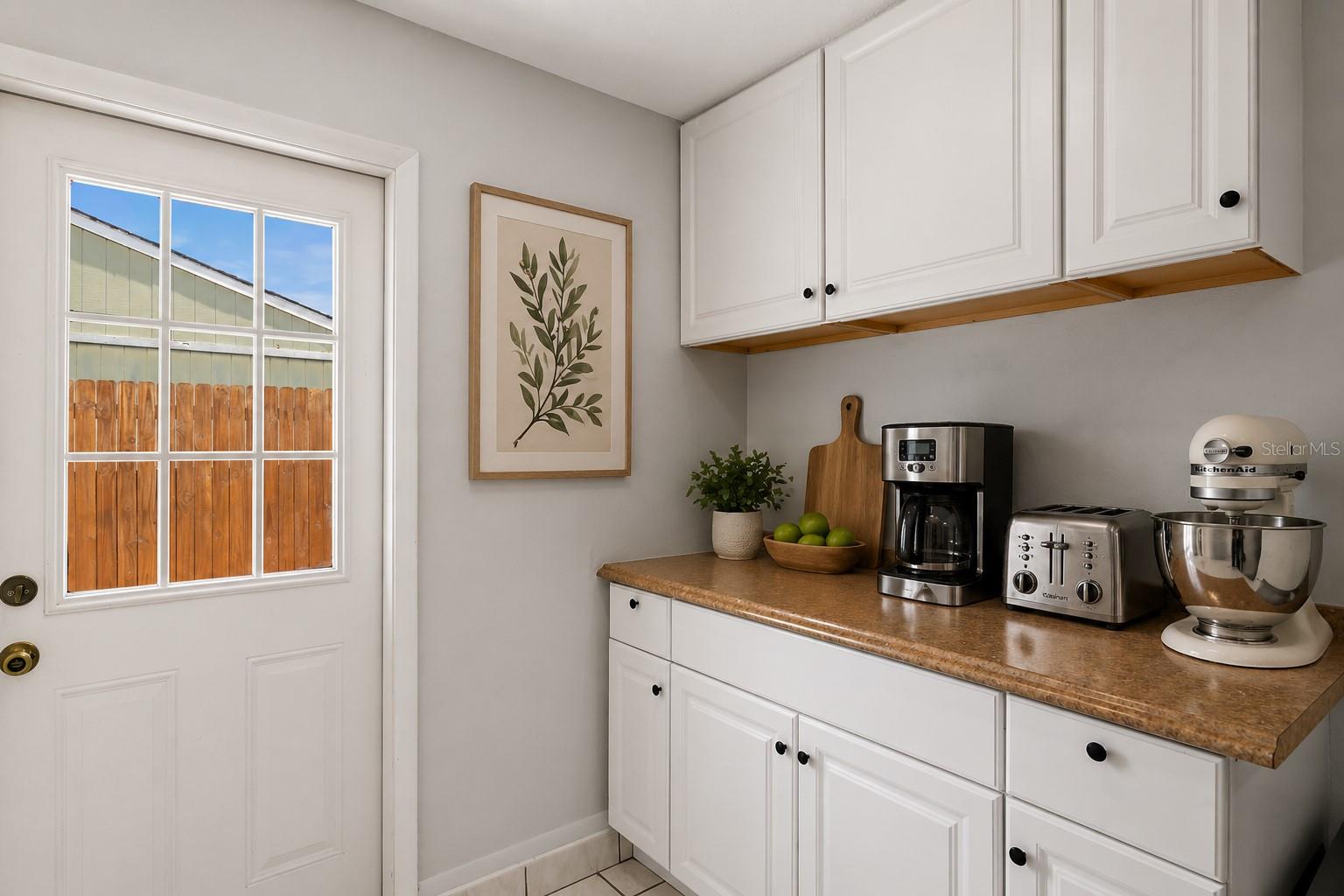 Butlers Pantry Off Kitchen