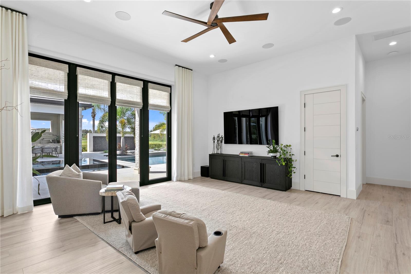 TB8502599