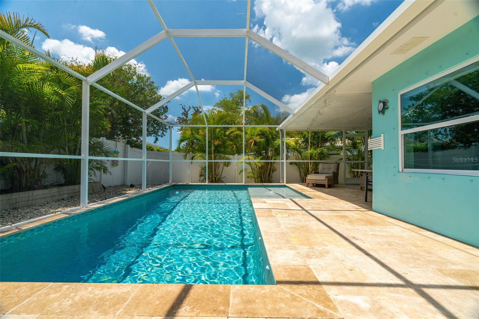 Travertine limestone pool deck