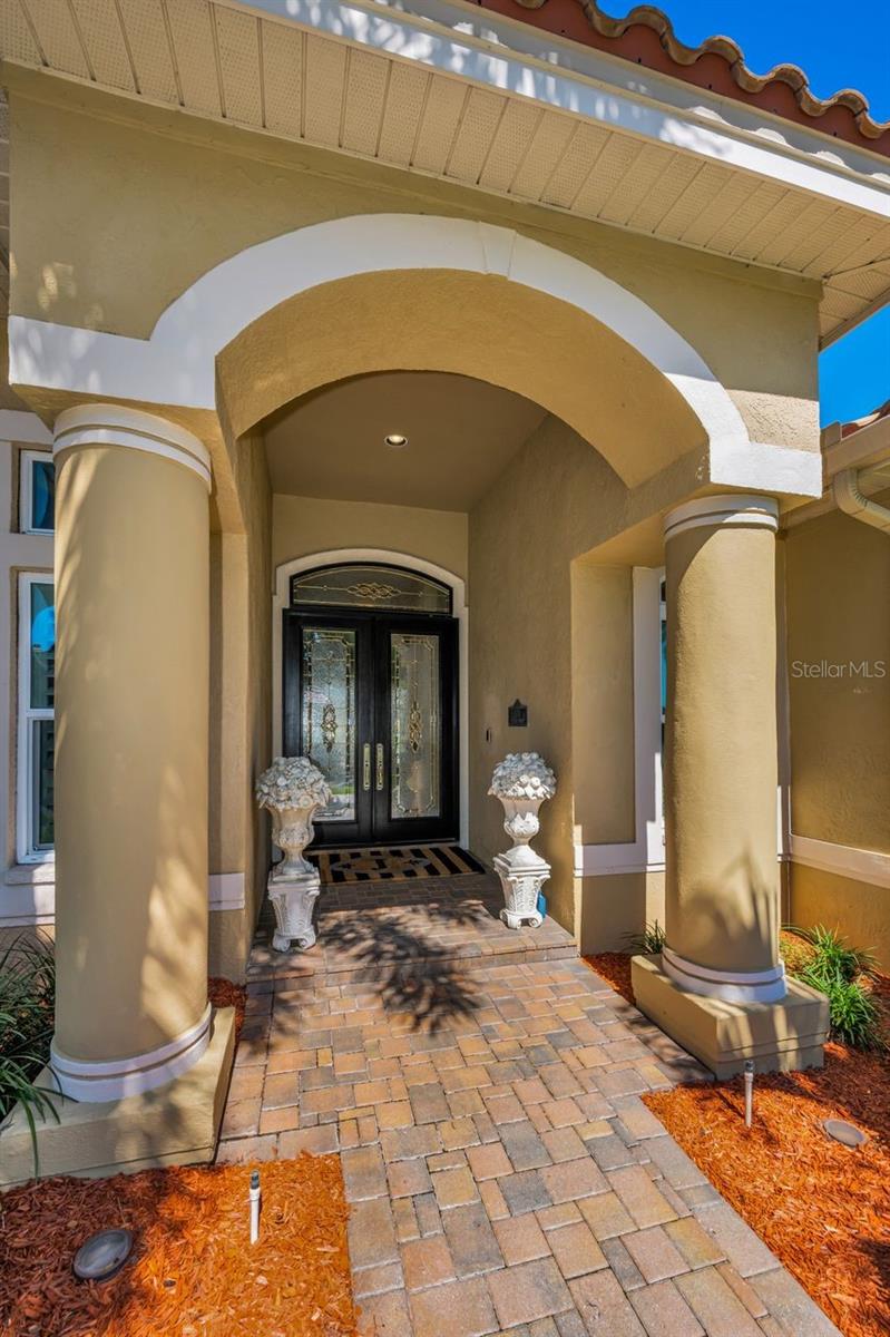 Luxurious Archway Entry