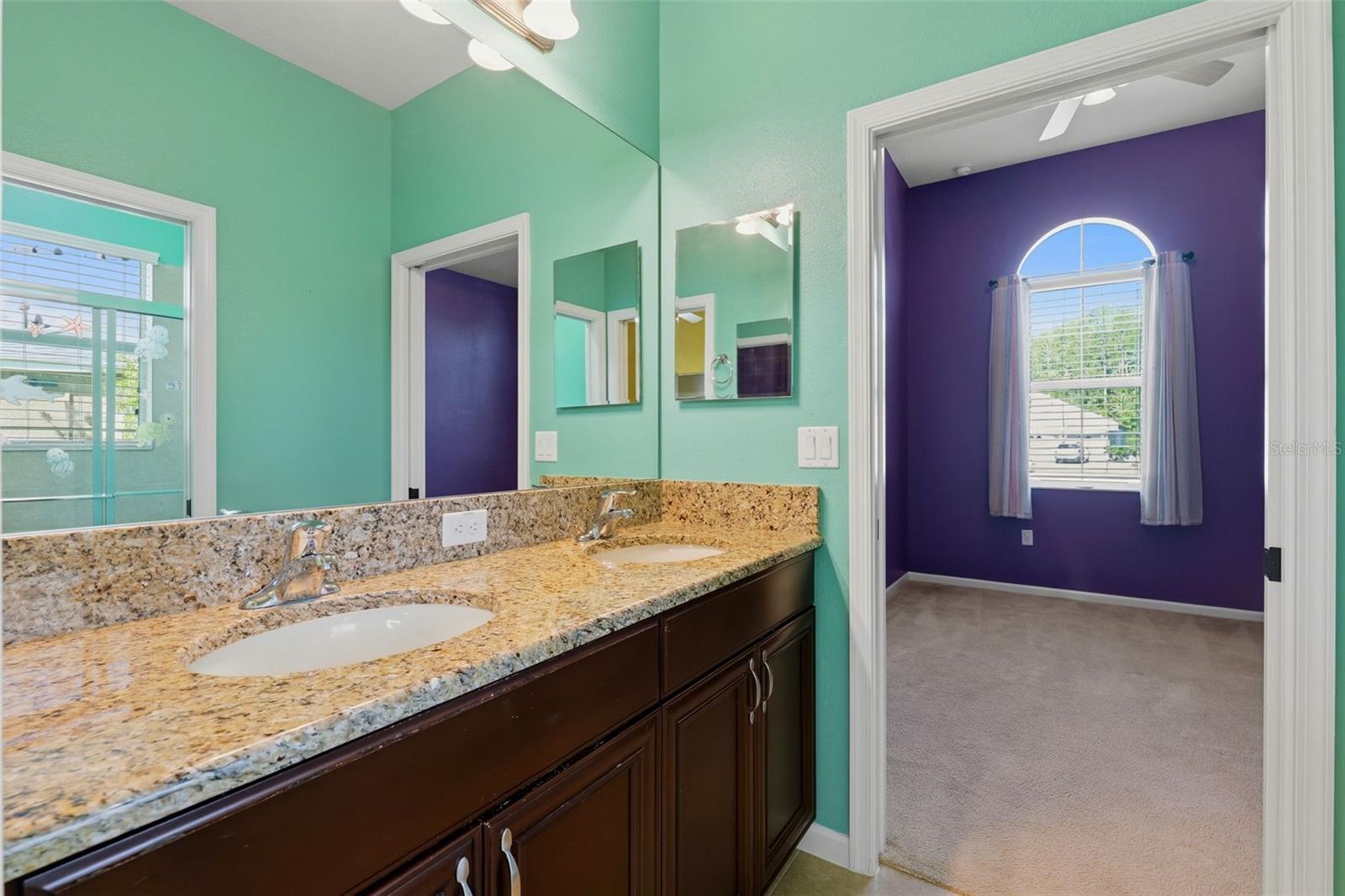 Jack & Jill bathroom between bedroom #4 & #4