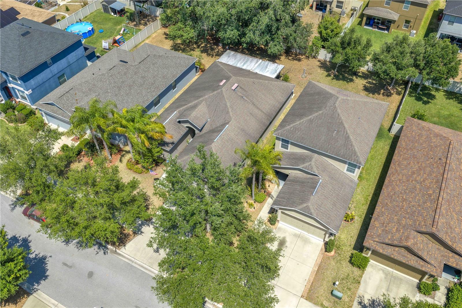 10510 Summer Azure is located at the center with the screened lanai at rear