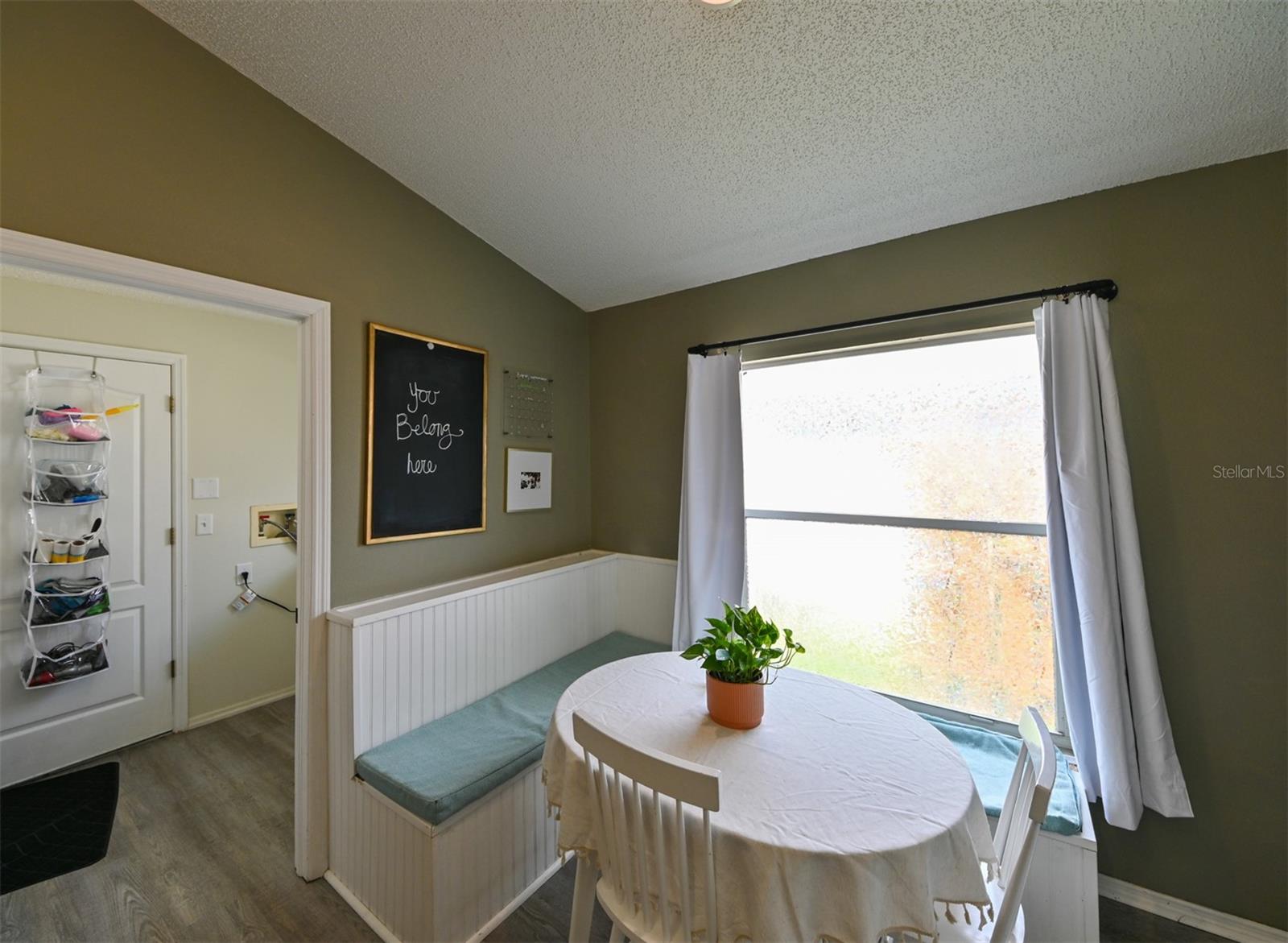 Eat-in Kitchen Space