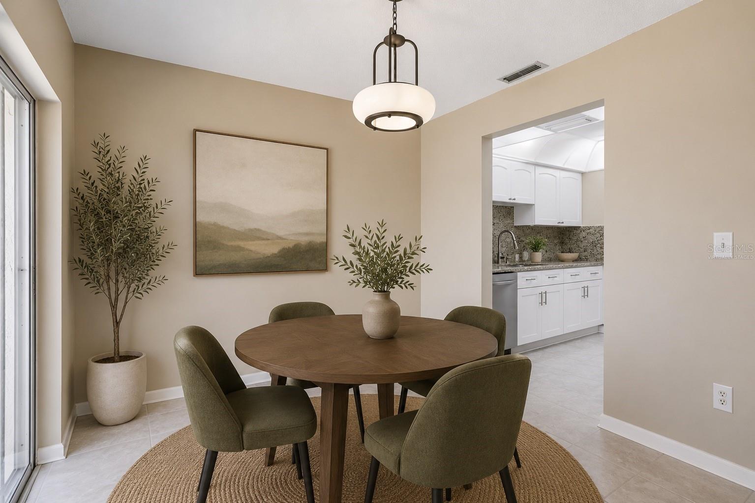 Virtually staged dinning room